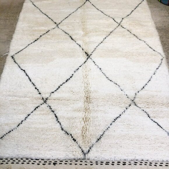 Beautiful Beni Ourain Handwoven Rug 8'.2"x5'.2" -Pure Wool Carpet- Free delivery - Picture 4 of 6